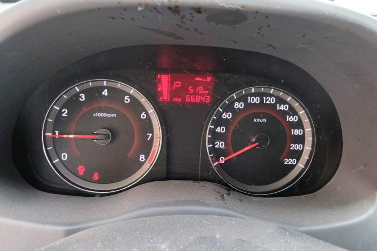 Used Hyundai Verna (older generation) 2014 1.4L Automatic Leading-Edge GLX Instrument Cluster
