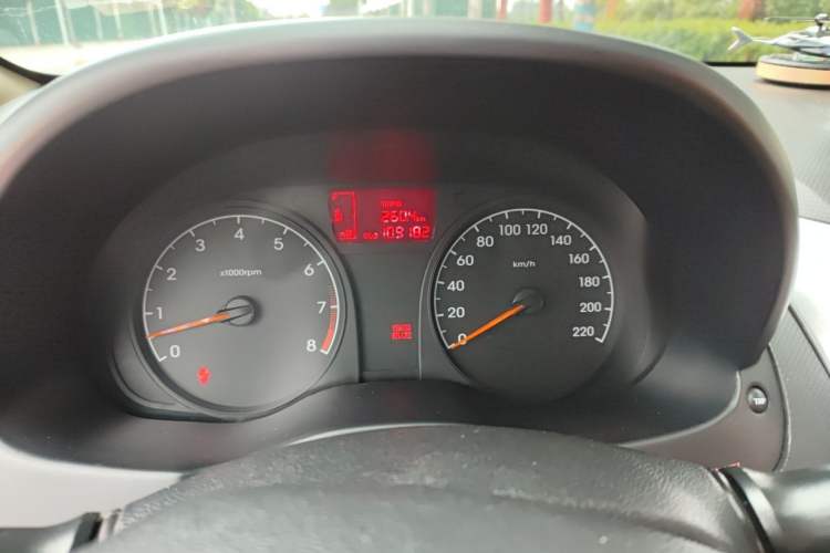 Used Hyundai Verna (older generation) 2014 1.4L Manual Smart GLS Trim Instrument Cluster