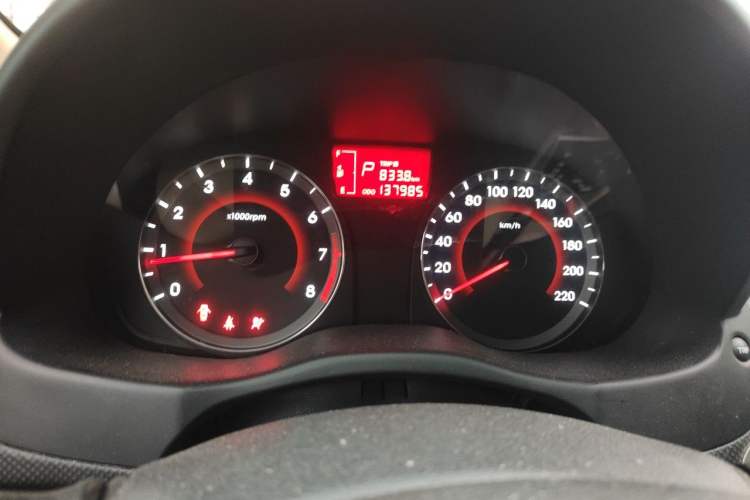 Used Hyundai Verna (older generation) 2014 1.4L Automatic Leading-Edge GLX Instrument Cluster