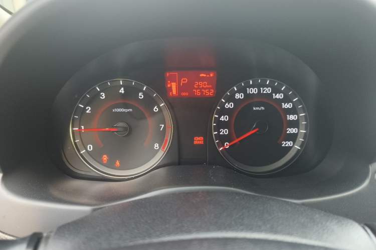 Used Hyundai Verna (older generation) 2014 1.6L Automatic Leading-Edge GLX Instrument Cluster