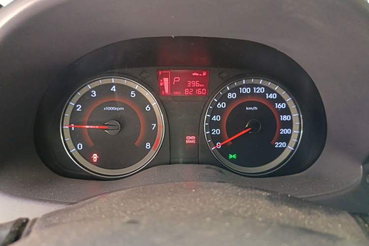 Used Hyundai Verna (older generation) 2014 1.4L Automatic Leading-Edge GLX Instrument Cluster