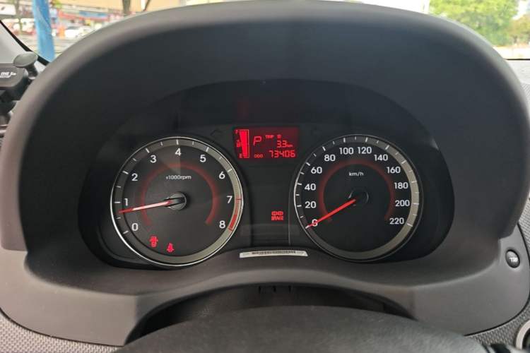Used Hyundai Verna (older generation) 2014 1.4L Automatic Leading-Edge GLX Instrument Cluster
