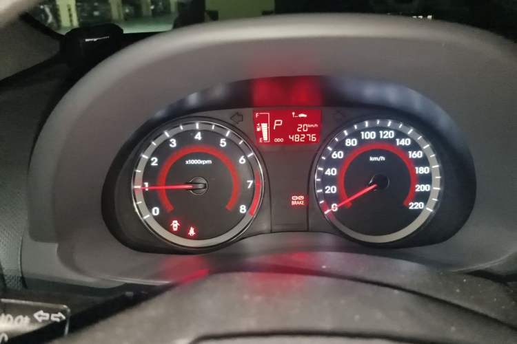 Used Hyundai Verna (older generation) 2014 1.4L Automatic Leading-Edge GLX Instrument Cluster