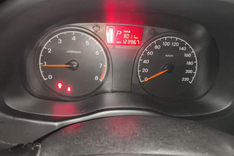 Used Hyundai Verna (older generation) 2014 1.4L Automatic Smart GLS Instrument Cluster
