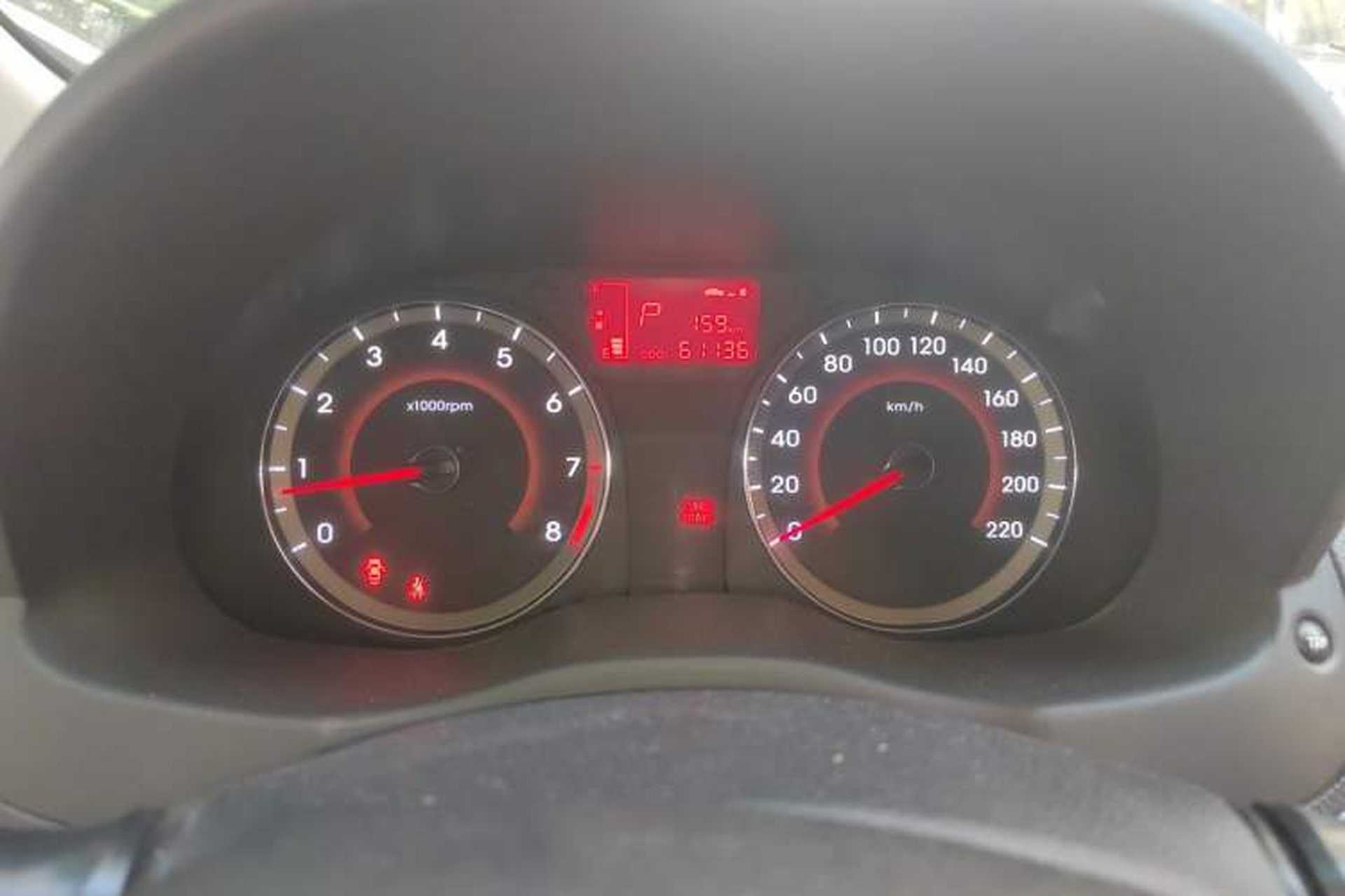 Used Hyundai Verna (older generation) 2014 1.4L Automatic Leading-Edge GLX Instrument Cluster