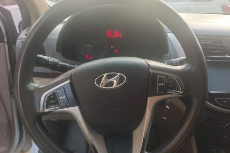 Used Hyundai Verna (older generation) 2014 1.4L Manual Smart GLS Trim Instrument Cluster