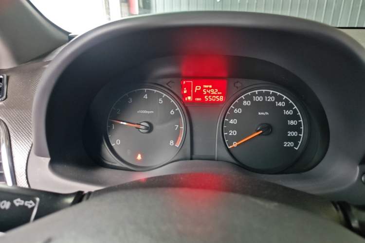 Used Hyundai Verna (older generation) 2014 1.4L Automatic Smart GLS Instrument Cluster