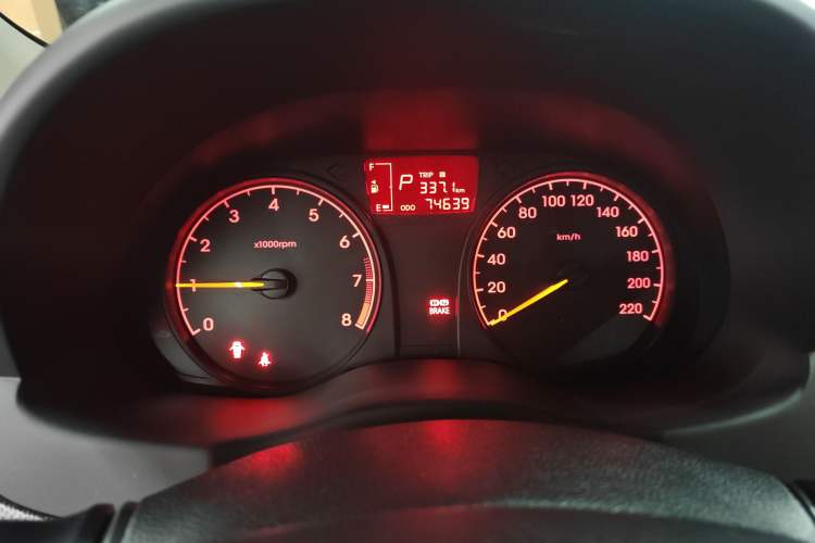 Used Hyundai Verna (older generation) 2014 1.4L Automatic Smart GLS Instrument Cluster