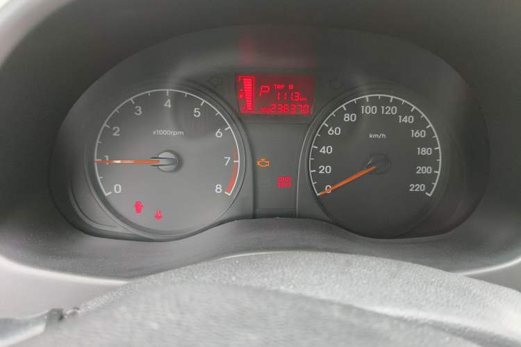 Used Hyundai Verna (older generation) 2014 1.4L Automatic Smart GLS Instrument Cluster