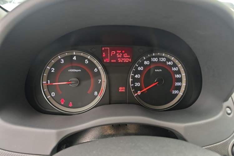 Used Hyundai Verna (older generation) 2014 1.4L Automatic Leading-Edge GLX Instrument Cluster