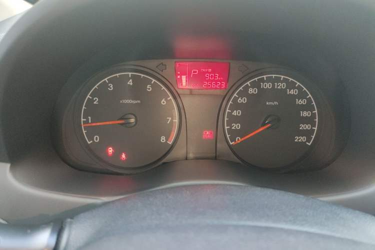 Used Hyundai Verna (older generation) 2014 1.4L Automatic Smart GLS Instrument Cluster