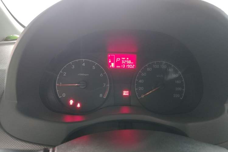 Used Hyundai Verna (older generation) 2014 1.4L Automatic Smart GLS Instrument Cluster
