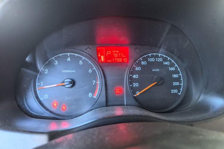Used Hyundai Verna (older generation) 2014 1.4L Automatic Leading-Edge GLX Instrument Cluster