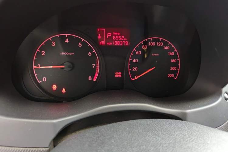 Used Hyundai Verna (older generation) 2014 1.4L Automatic Smart GLS Instrument Cluster