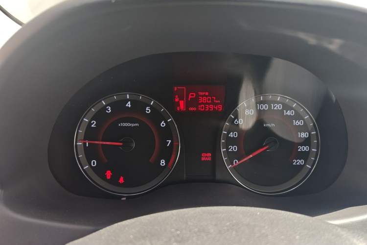 Used Hyundai Verna (older generation) 2014 1.4L Automatic Leading-Edge GLX Instrument Cluster