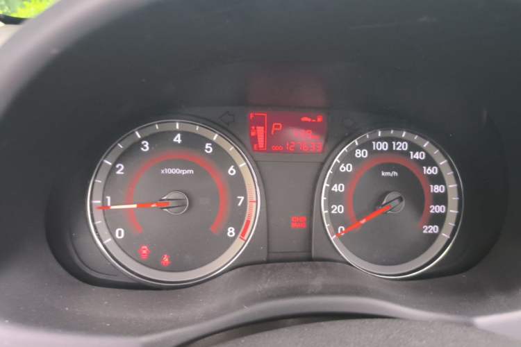 Used Hyundai Verna (older generation) 2014 1.4L Automatic Leading-Edge GLX Instrument Cluster