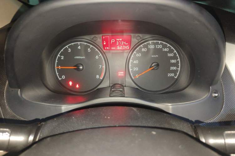 Used Hyundai Verna (older generation) 2014 1.4L Automatic Smart GLS Instrument Cluster