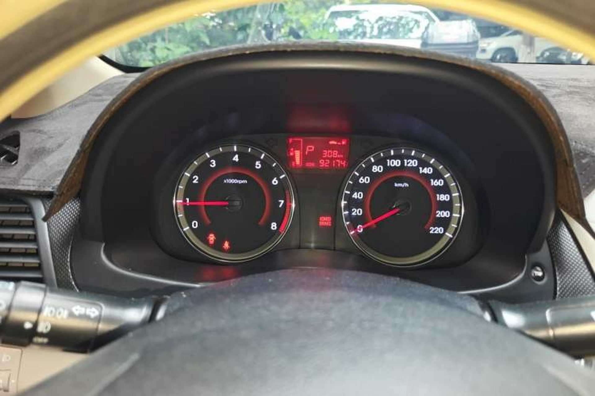 Used Hyundai Verna (older generation) 2014 1.4L Automatic Leading-Edge GLX Instrument Cluster