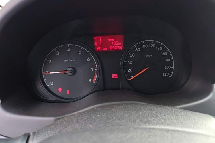 Used Hyundai Verna (older generation) 2014 1.4L Manual Smart GLS Trim Instrument Cluster