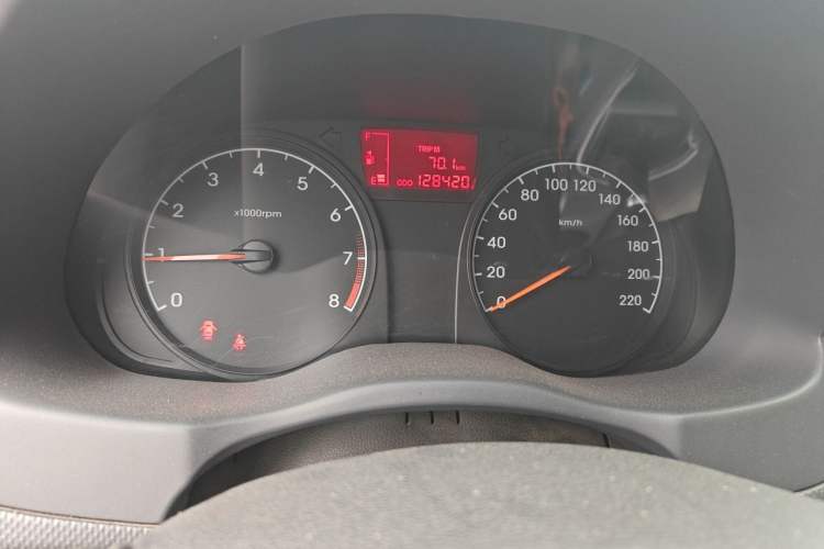 Used Hyundai Verna (older generation) 2014 1.4L Manual Smart GLS Trim Instrument Cluster
