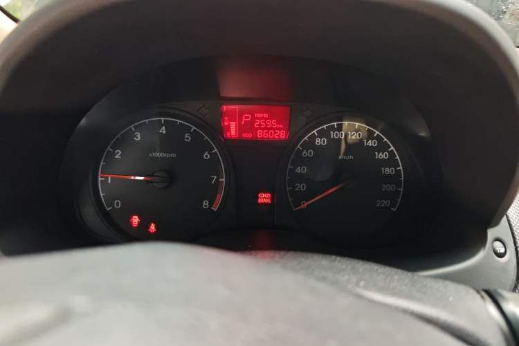 Used Hyundai Verna (older generation) 2014 1.4L Automatic Smart GLS Instrument Cluster