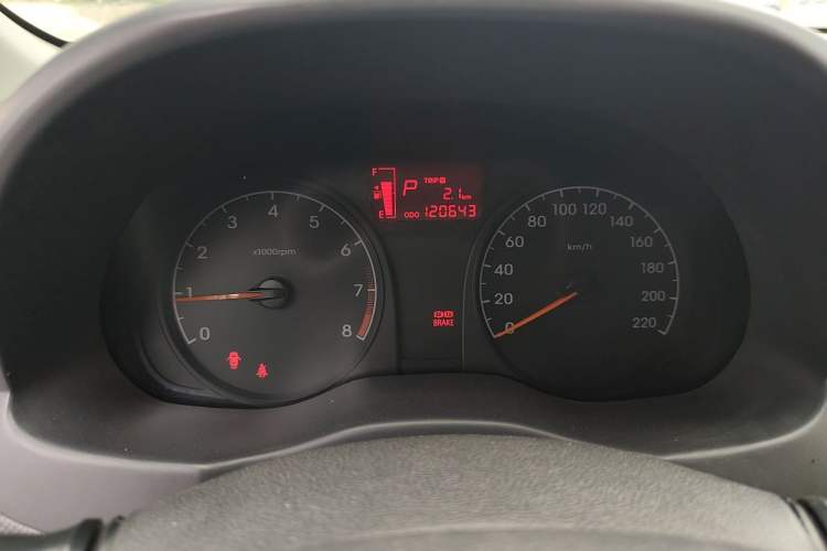Used Hyundai Verna (older generation) 2014 1.4L Automatic Smart GLS Instrument Cluster