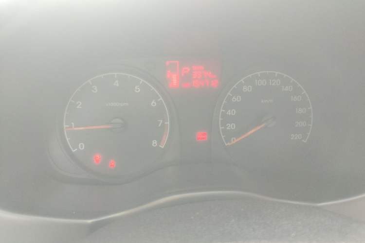Used Hyundai Verna (older generation) 2014 1.4L Automatic Leading-Edge GLX Instrument Cluster