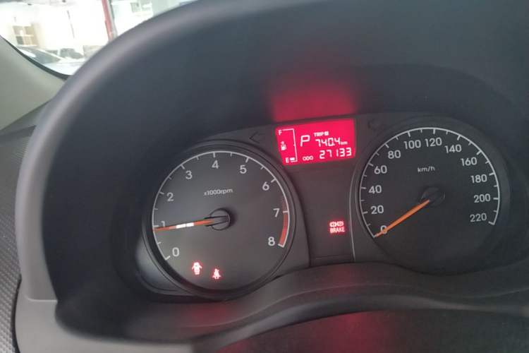 Used Hyundai Verna (older generation) 2014 1.4L Automatic Smart GLS Instrument Cluster