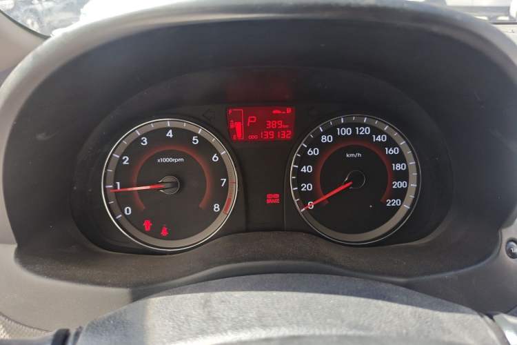 Used Hyundai Verna (older generation) 2014 1.4L Automatic Leading-Edge GLX Instrument Cluster