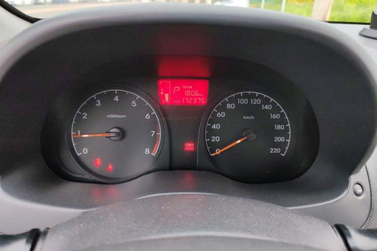 Used Hyundai Verna (older generation) 2014 1.4L Automatic Smart GLS Instrument Cluster