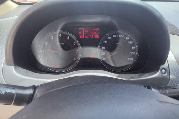 Used Hyundai Verna (older generation) 2014 1.4L Automatic Leading-Edge GLX Instrument Cluster