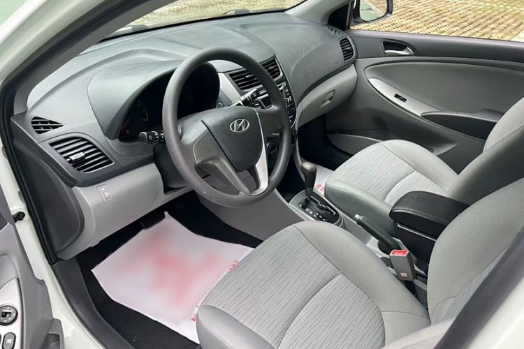 Used Hyundai Verna (older generation) 2014 1.4L Automatic Smart GLS Interior 1