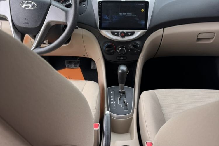 Used Hyundai Verna (older generation) 2014 1.4L Automatic Smart GLS Interior 1