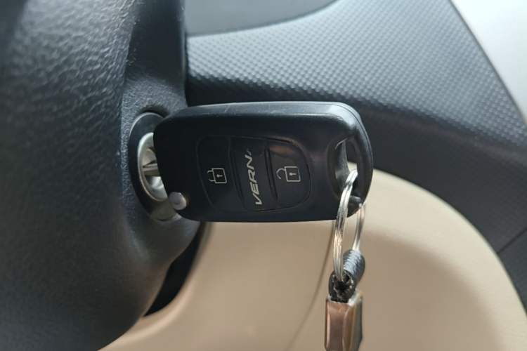 Used Hyundai Verna (older generation) 2014 1.4L Automatic Smart GLS Interior 1