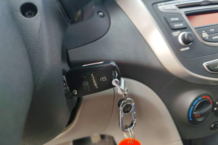 Used Hyundai Verna (older generation) 2014 1.4L Automatic Smart GLS Interior 1