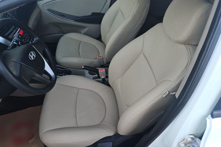Used Hyundai Verna (older generation) 2014 1.4L Automatic Smart GLS Interior 1