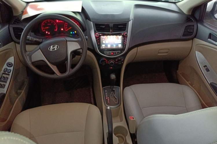 Used Hyundai Verna (older generation) 2014 1.4L Automatic Smart GLS Interior 1