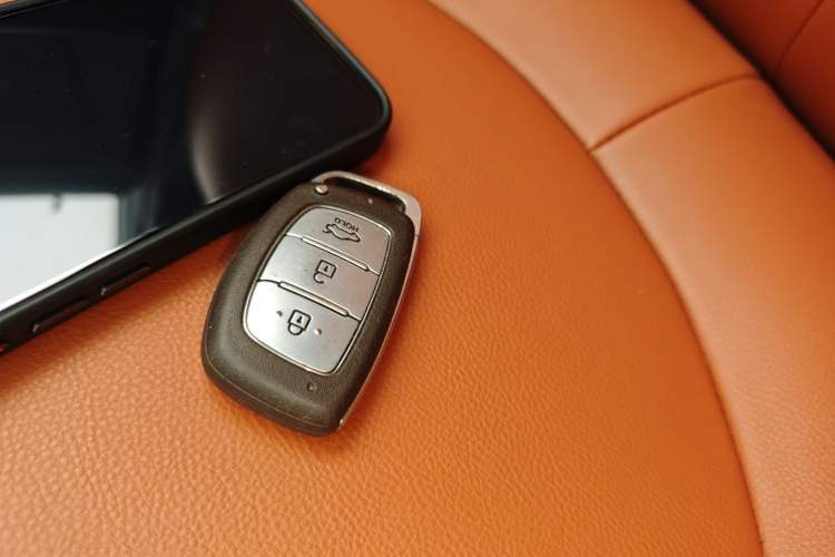 Used Hyundai Verna (older generation) 2014 1.4L Manual Top-Tier Model TOP Interior 1