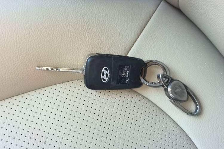 Used Hyundai Verna (older generation) 2014 1.4L Manual Smart GLS Trim Interior 1