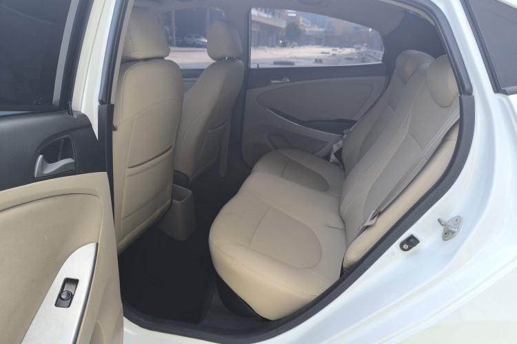 Used Hyundai Verna (older generation) 2014 1.4L Manual Smart GLS Trim Interior 10