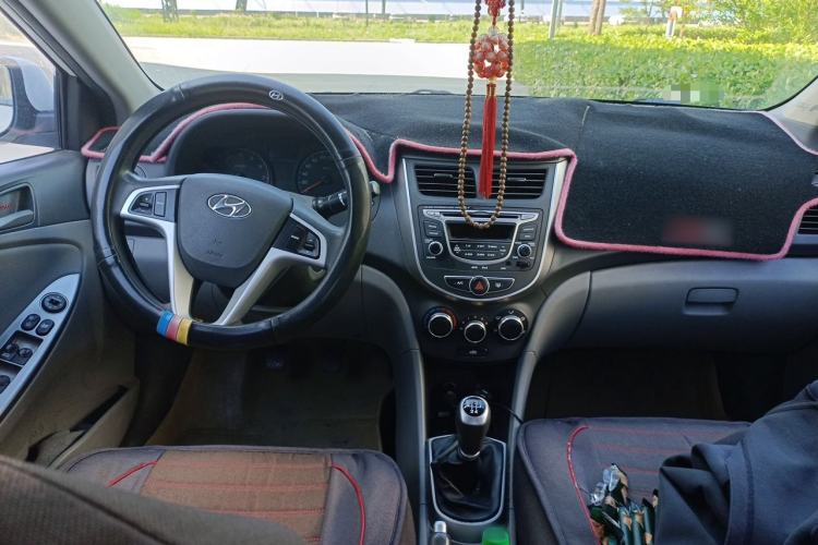 Used Hyundai Verna (older generation) 2014 1.4L Manual Smart GLS Trim Interior 2