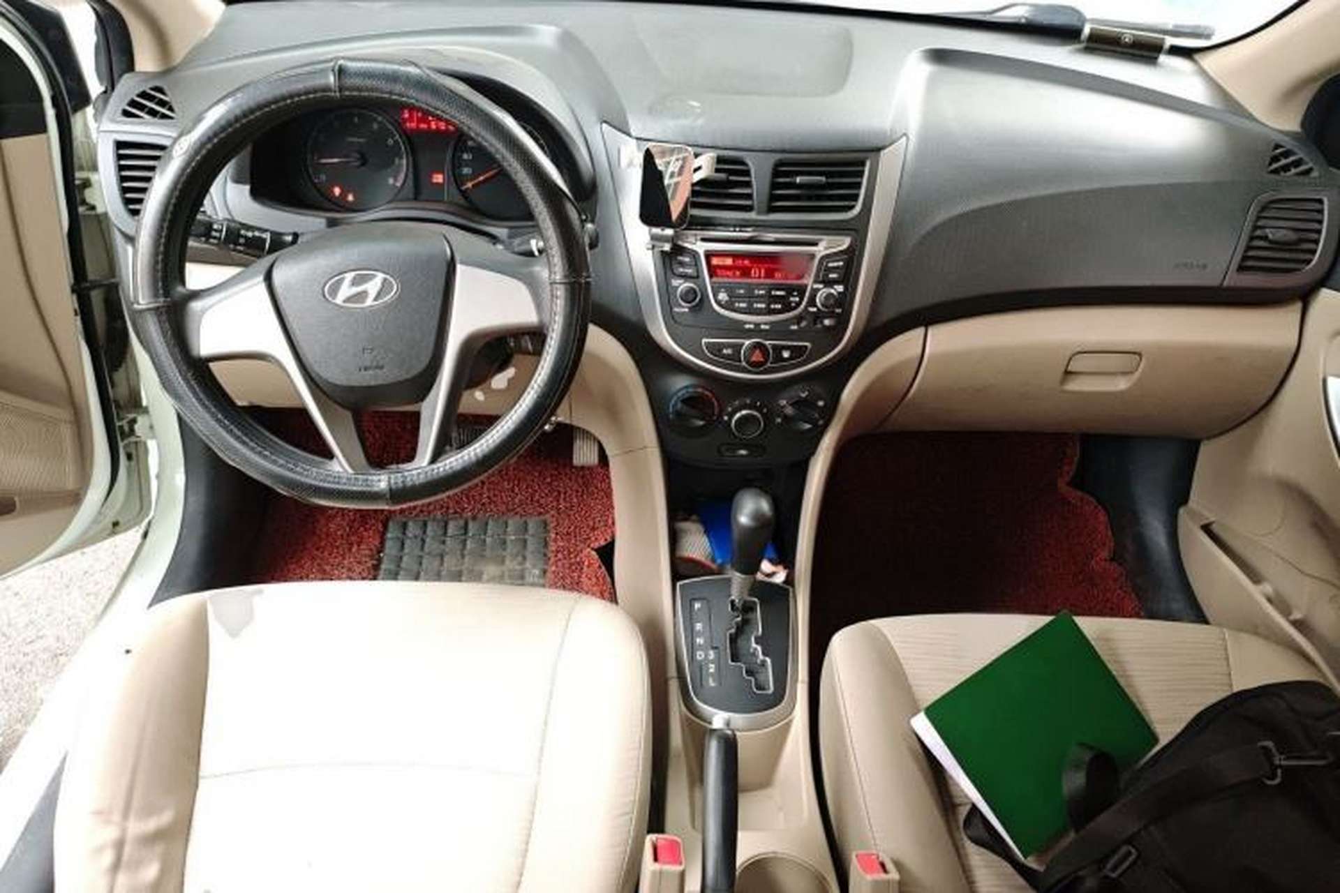 Used Hyundai Verna (older generation) 2014 1.4L Automatic Smart GLS Interior 2