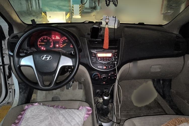 Used Hyundai Verna (older generation) 2014 1.4L Manual Smart GLS Trim Interior 2