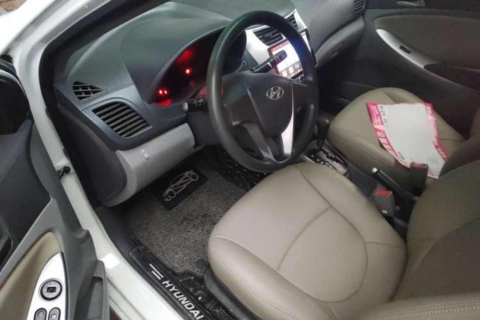 Used Hyundai Verna (older generation) 2014 1.4L Automatic Smart GLS Interior 2