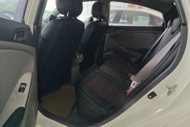 Used Hyundai Verna (older generation) 2014 1.4L Manual Smart GLS Trim Interior 2