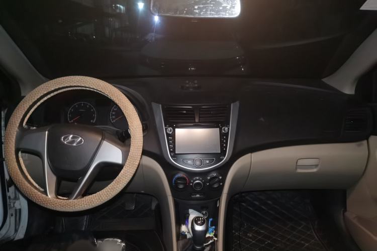 Used Hyundai Verna (older generation) 2014 1.4L Manual Smart GLS Trim Interior 2