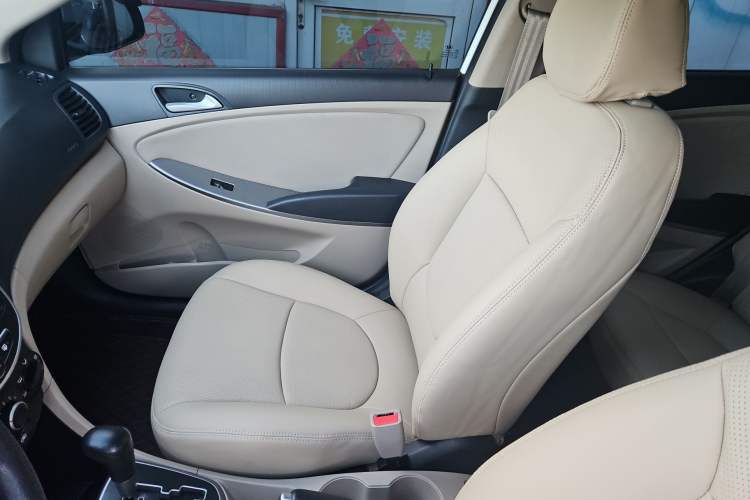 Used Hyundai Verna (older generation) 2014 1.4L Automatic Smart GLS Interior 2