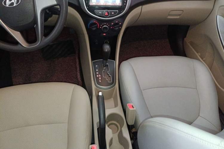 Used Hyundai Verna (older generation) 2014 1.4L Automatic Smart GLS Interior 2
