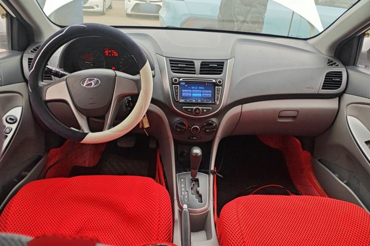 Used Hyundai Verna (older generation) 2014 1.4L Automatic Smart GLS Interior 2