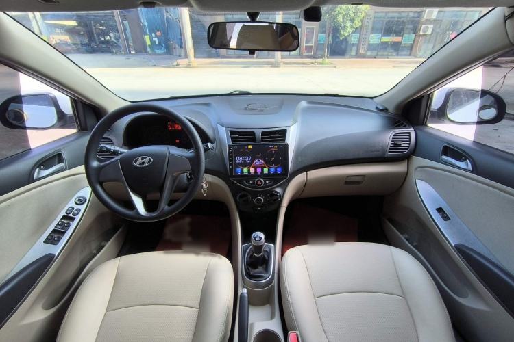 Used Hyundai Verna (older generation) 2014 1.4L Manual Smart GLS Trim Interior 2